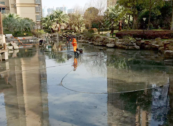 馆陶景观池淤泥清理