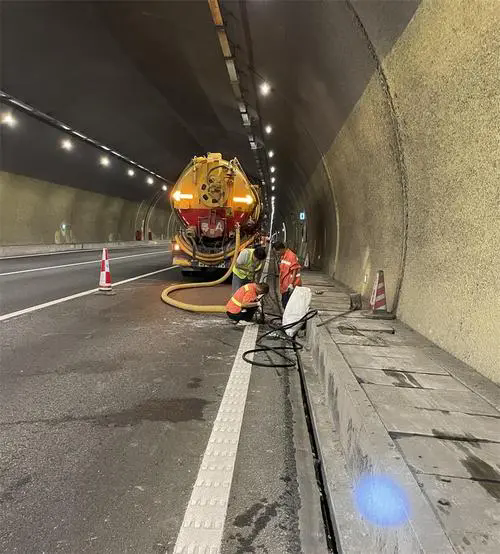 馆陶隧道排水渠清淤